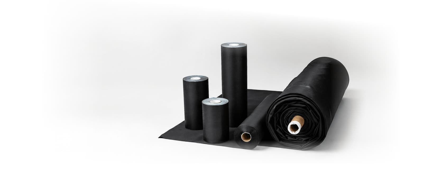 EPDM dakbedekking — verschillende rolmaten en uitgerolde folie
