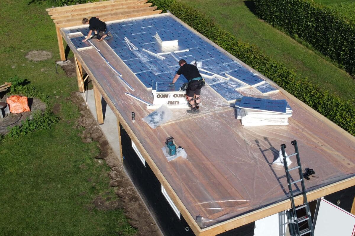 IKO Enertherm PIR-isolatie op een plat dak, gecertificeerd onder Redfox EPDM
