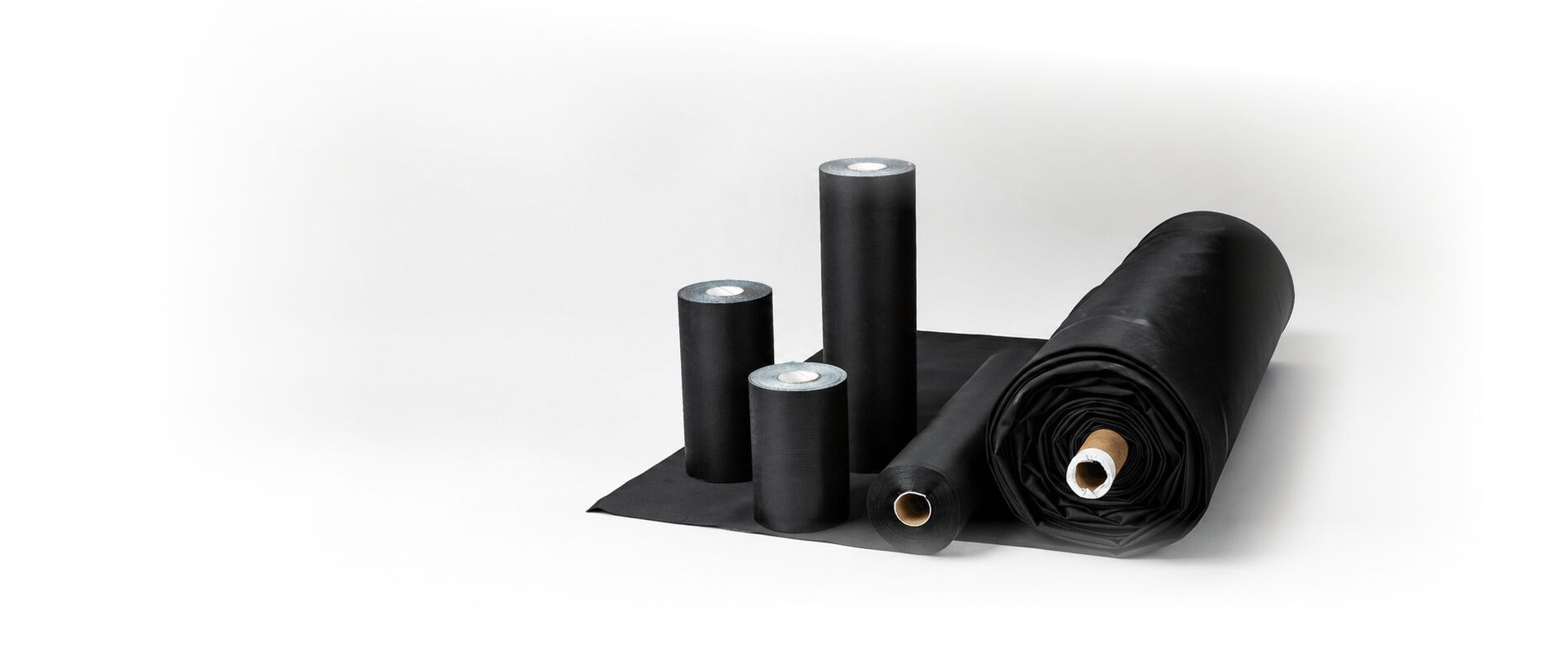 EPDM dakbedekking — verschillende rolmaten en uitgerolde folie